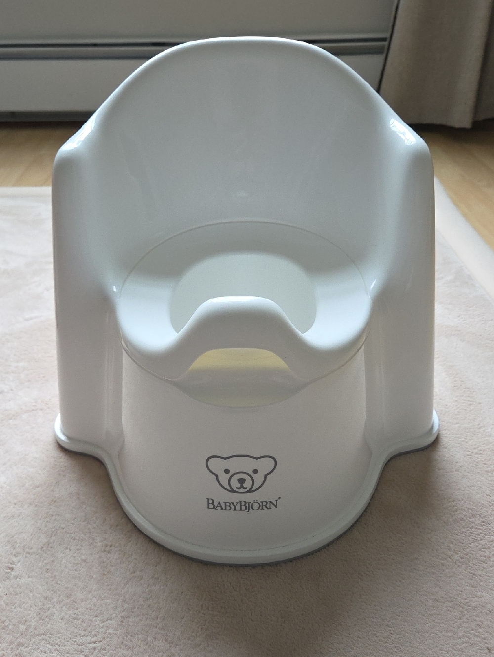BabyBjörn Potty Chair, White/Gray | Potty Training Toilet, Easy-to-Clean